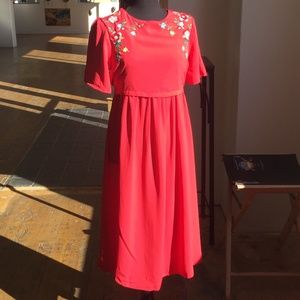 Elegant Red Midi Dress with Floral Embroidery